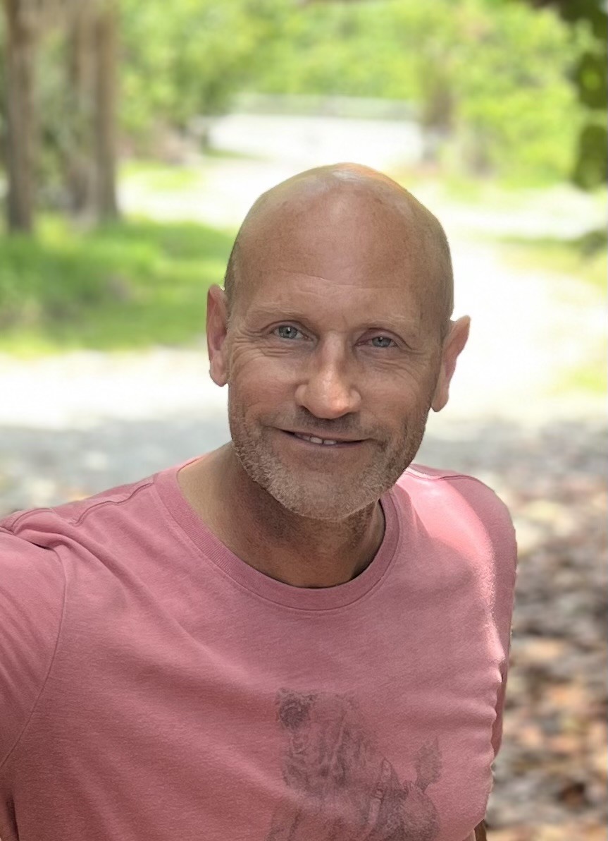 headshot no glasses.jpg